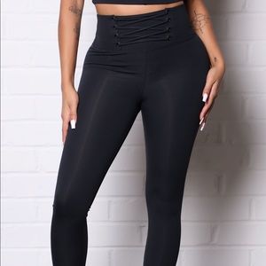 Lace up leggings in size 1X NWT